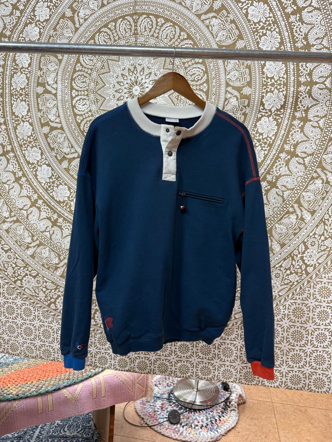 밀레 배색 스티치 포켓 맨투맨  상품이미지3