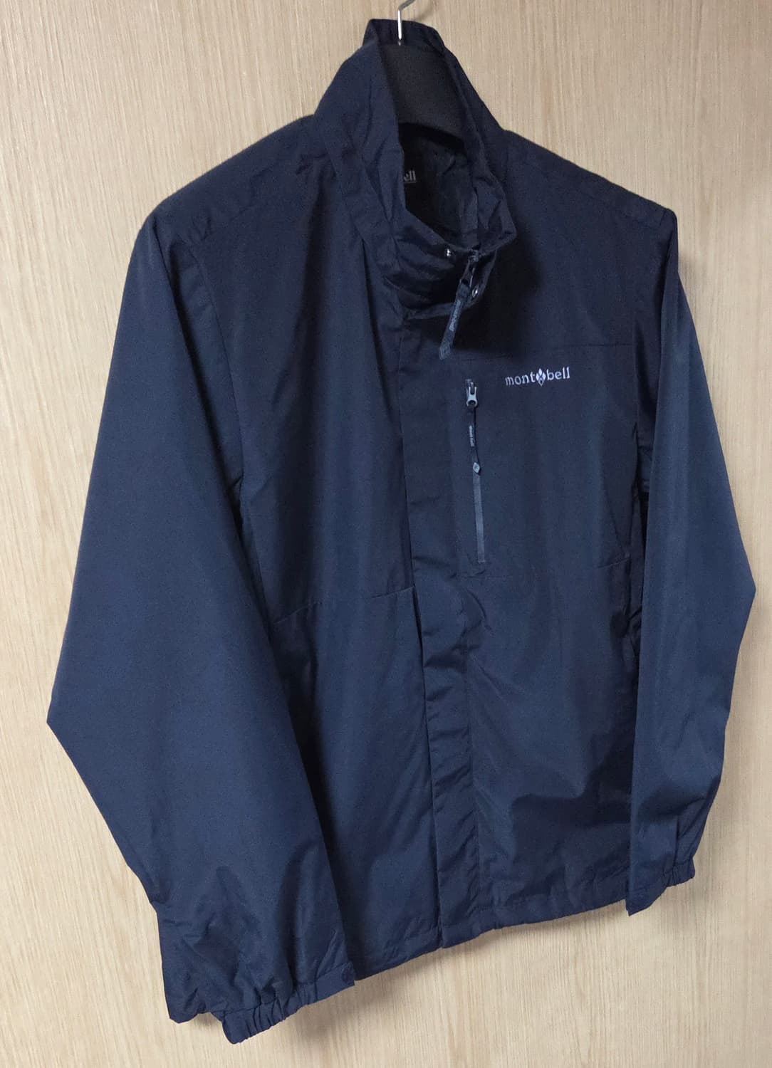 (착샷) 몽벨 바람막이 윈드 자켓  네이비  상품이미지2
