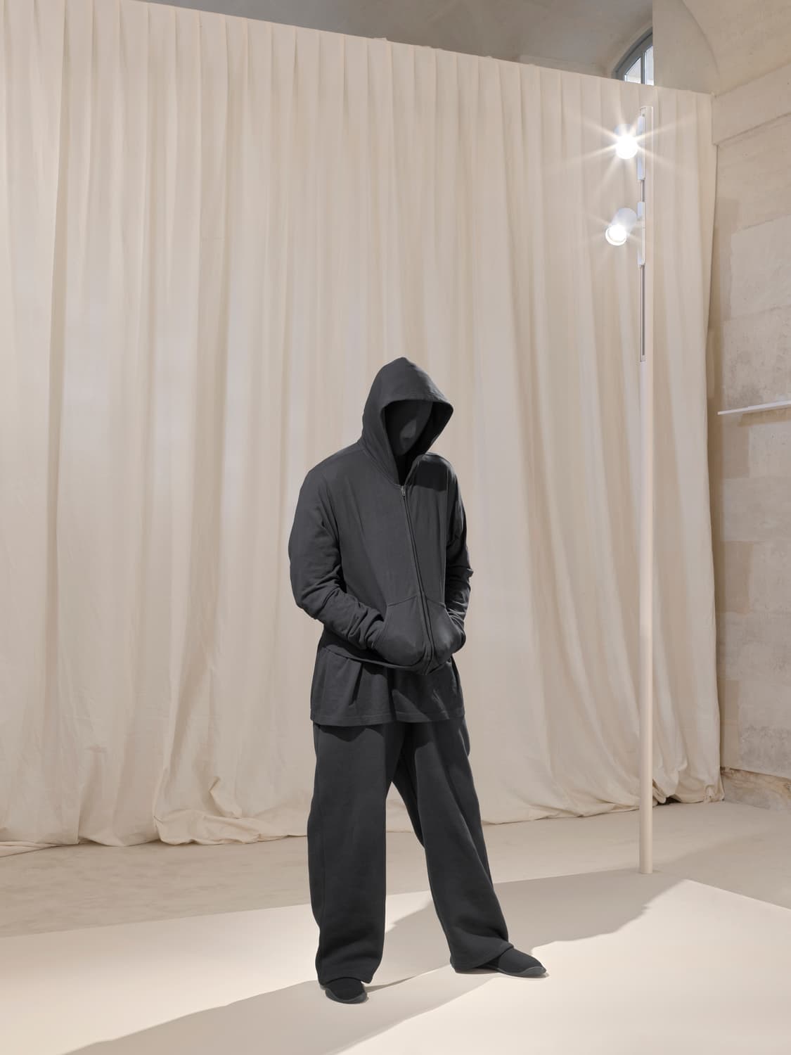 발렌시아가 탭 원아웃 후드집업 상품이미지1