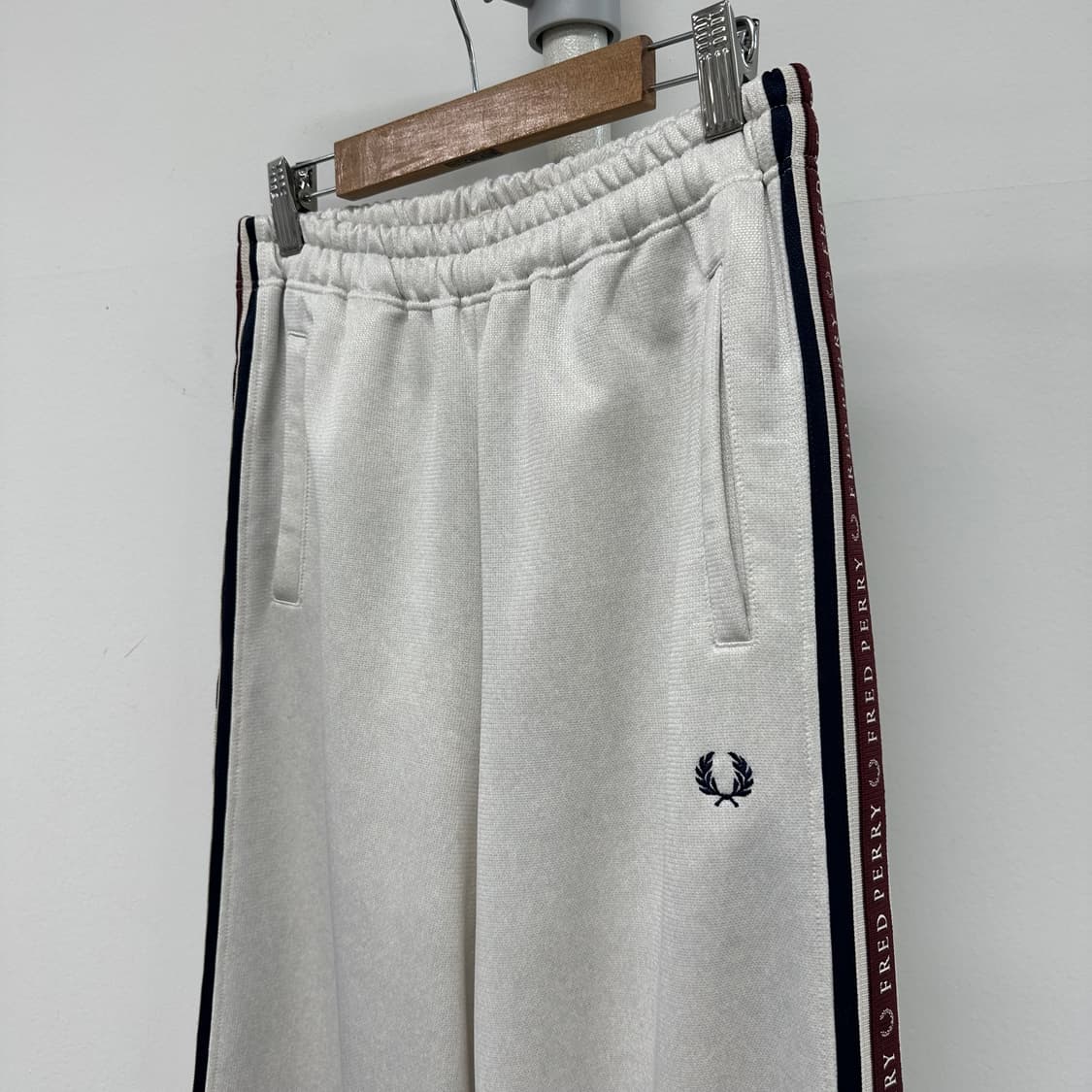 프레드페리 일본 한정판 사이드로고 트랙팬츠 상품이미지4