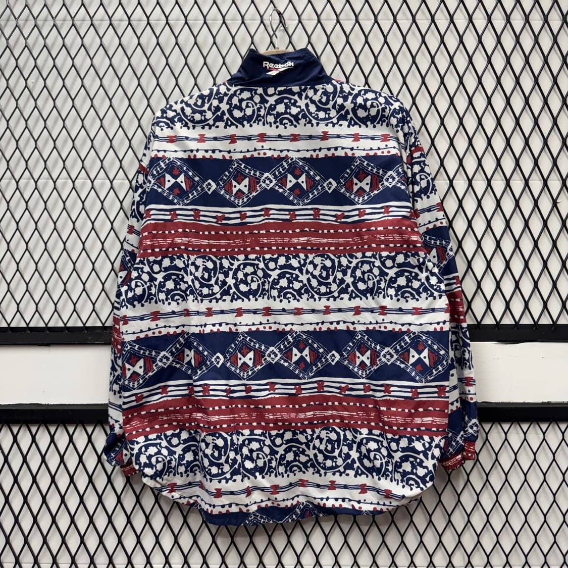 90s 리복 올드스쿨 바람막이 트라이벌 패턴 디테일 네이비 배색 상품이미지2