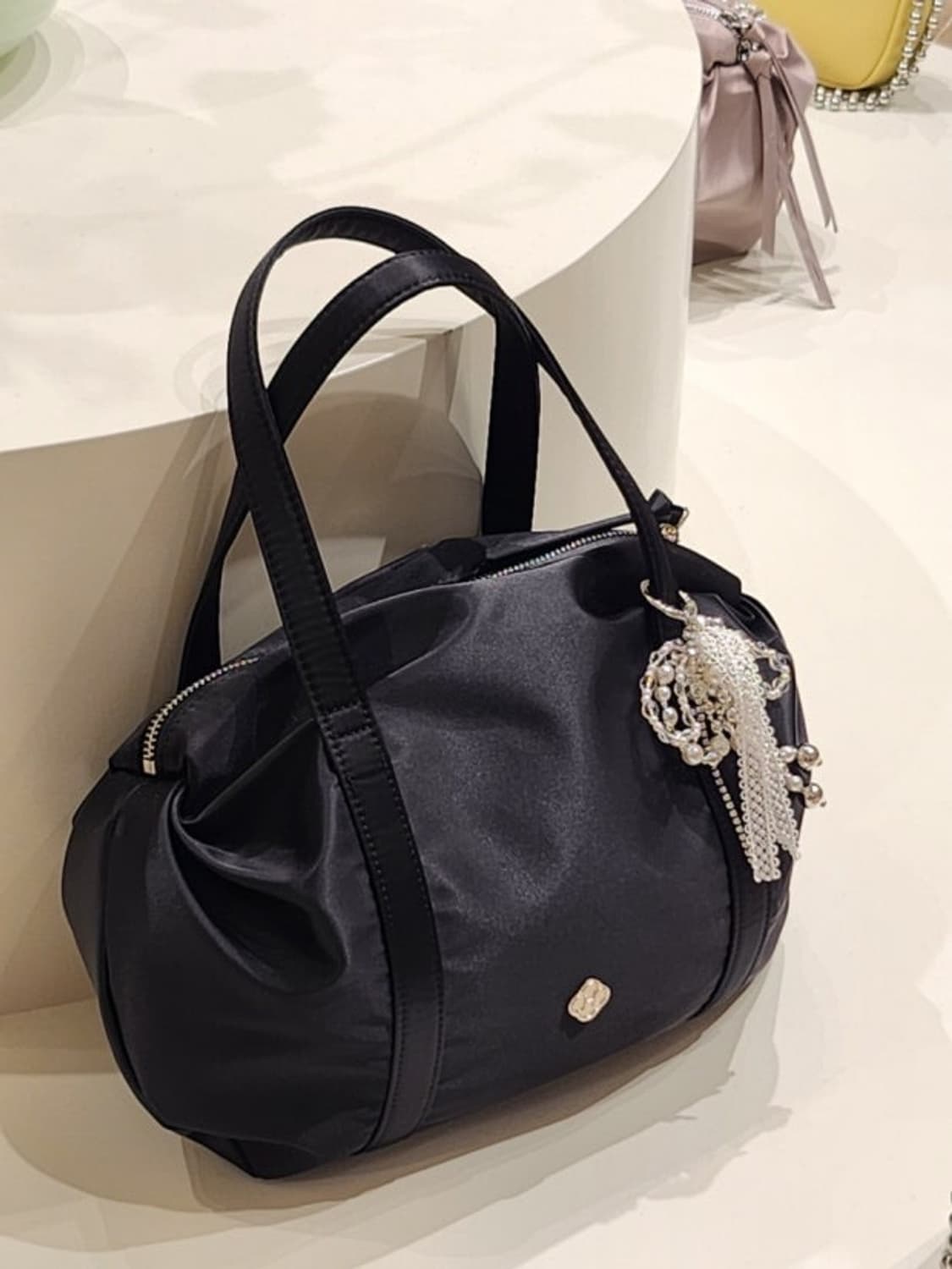 히어리 오로라 셔링 더플백 상품이미지1