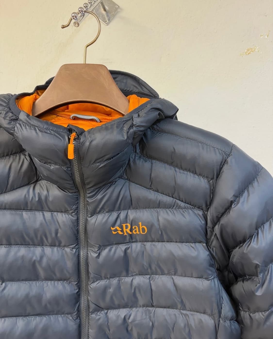 [새상품] 랩 이큅먼트 경량 패딩 시러스알파인 상품이미지1