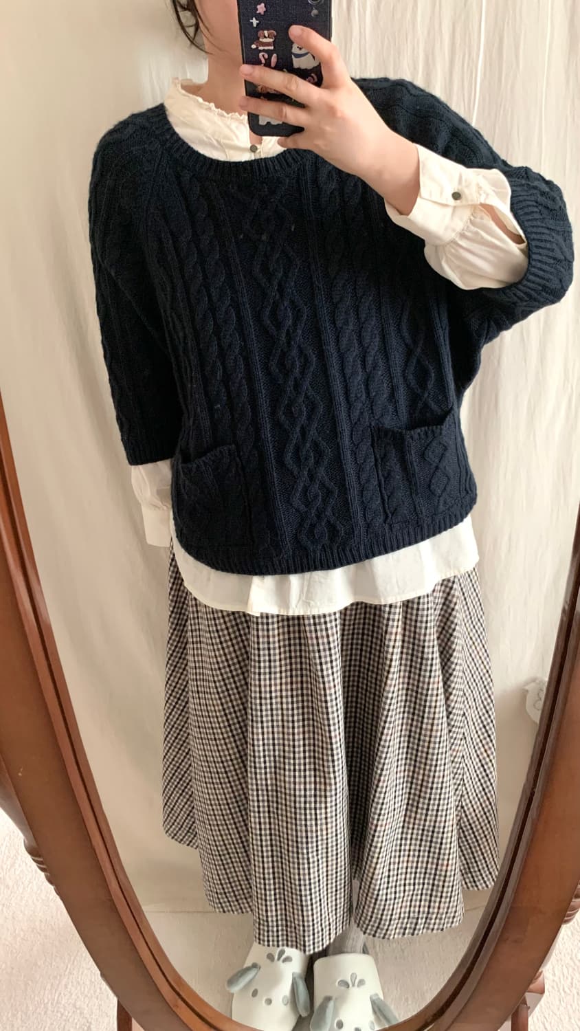 as know as 네이비 꽈배기 케이프 니트 상품이미지6