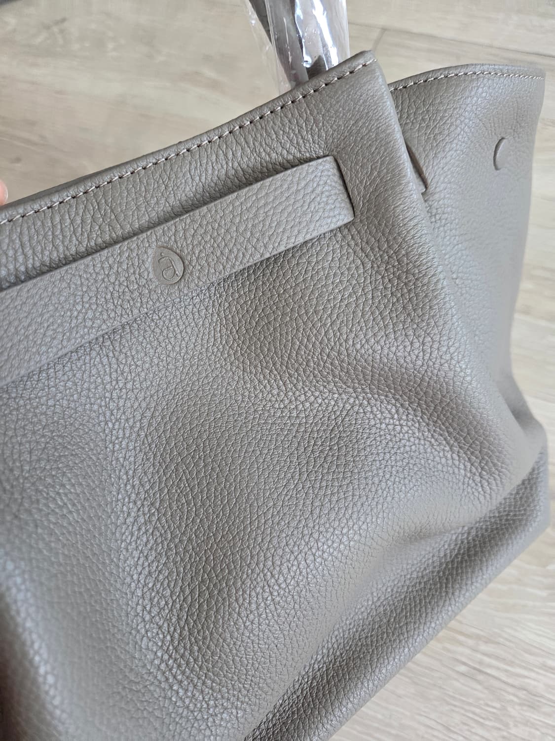 소가죽 토트백.그레이.새상품.12만 상품이미지4