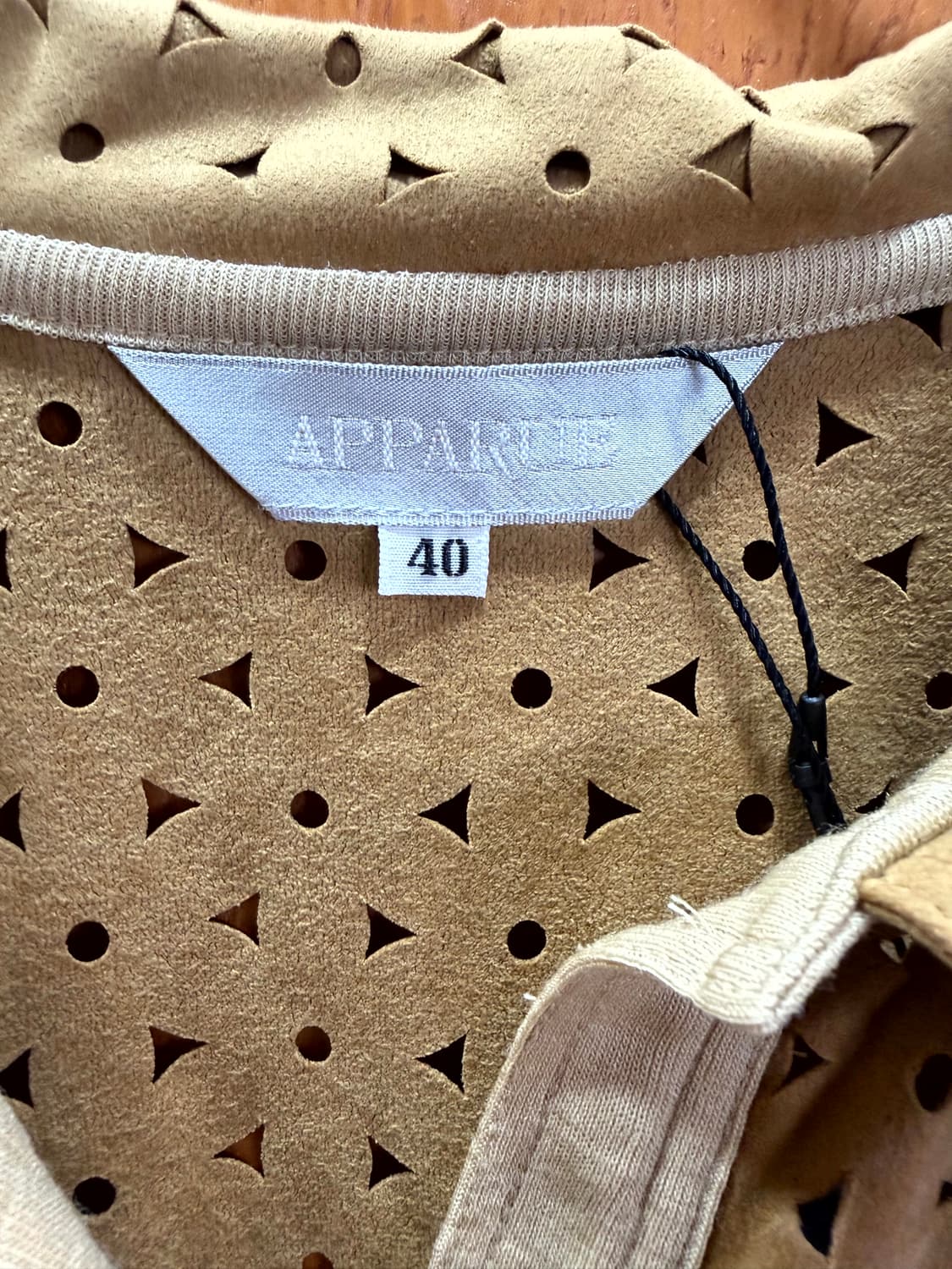 APPARUE Laser-Cut Detail Mixed Shirt 상품이미지5