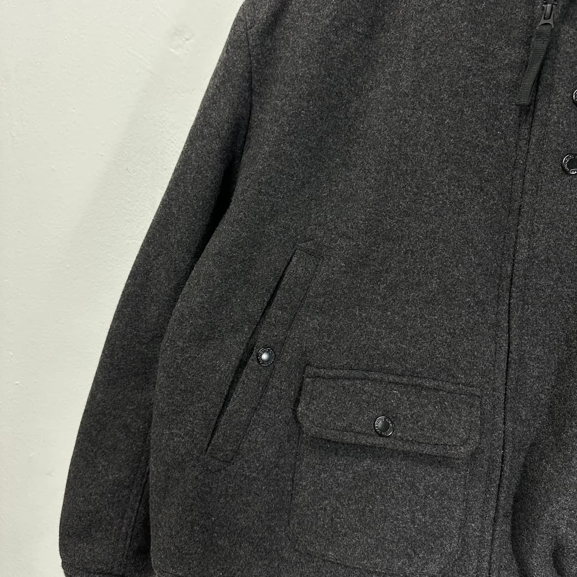 L 유니클로 엔지니어드가먼츠 차콜 블루종 봄버 자켓 상품이미지2