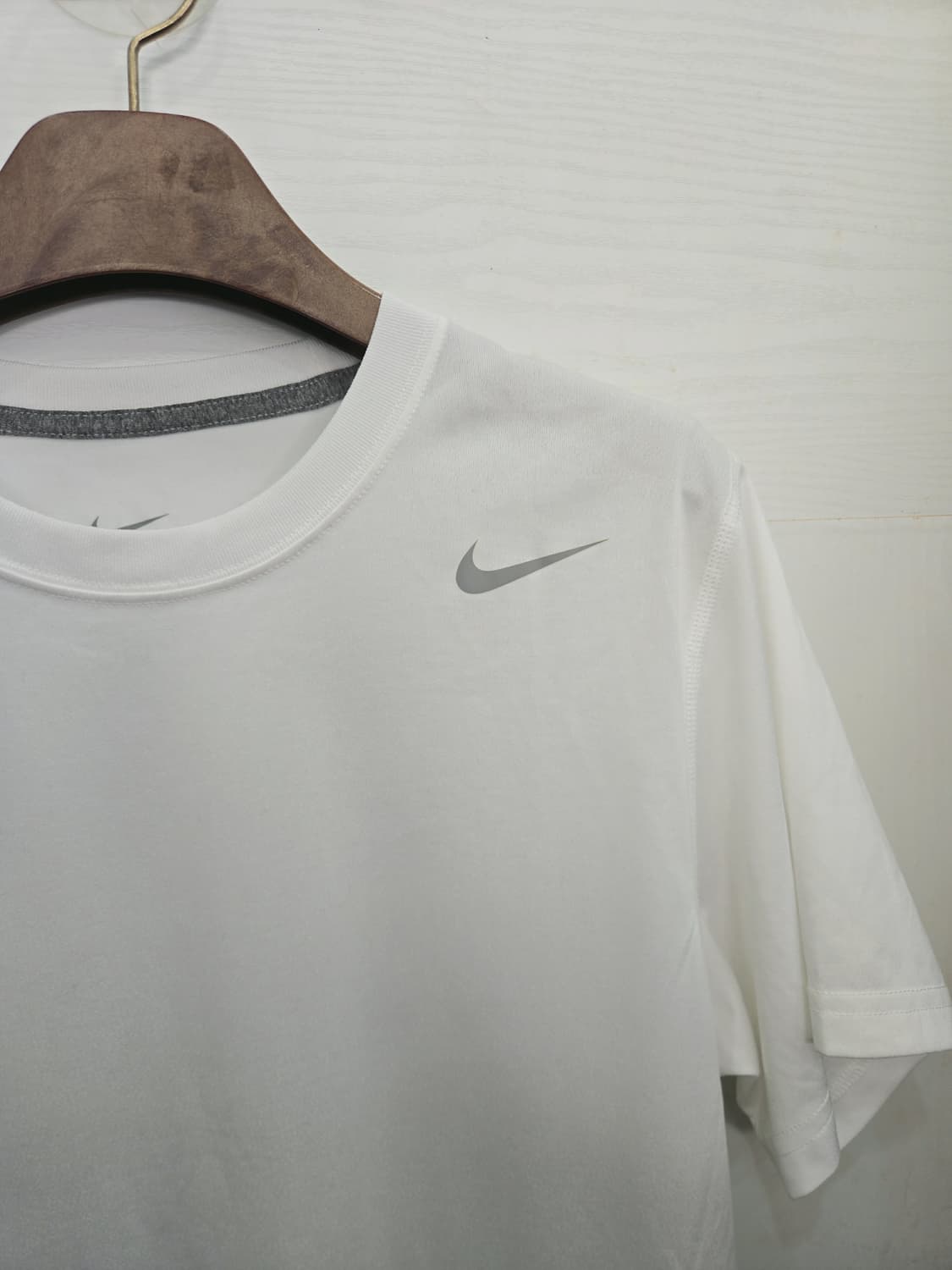 M,95) NIKE 나이키 드라이핏 반팔티셔츠! 화이트 & 그레이 로고 상품이미지2