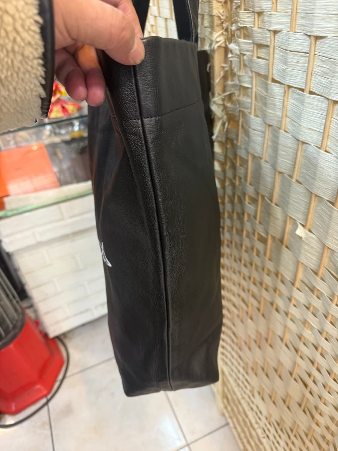 정품 요지야마모토 레더 쇼퍼백 팝니다 상품이미지2