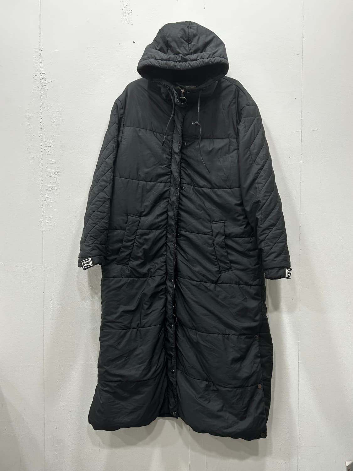 오프화이트 블랙 롱패딩 40사이즈 (66) 상품이미지1