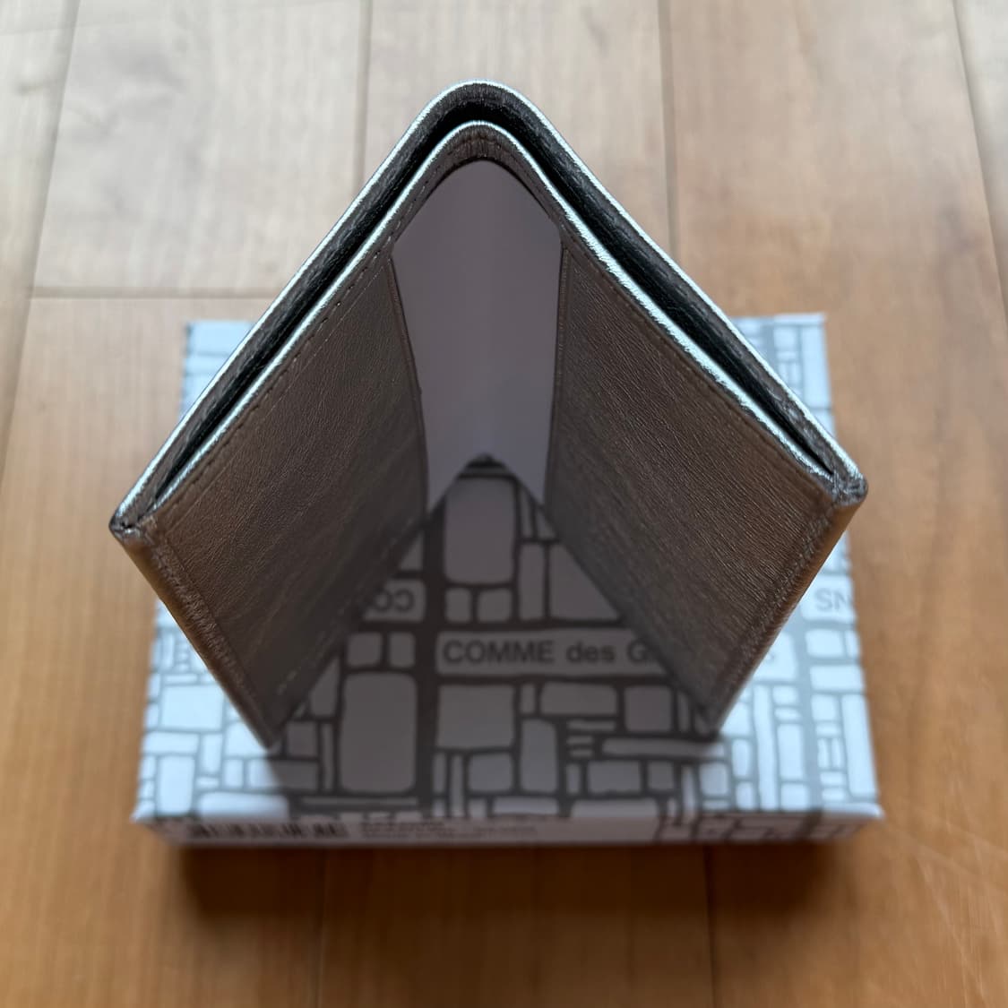 꼼데가르송 월렛 Classic Leather Bifold Wallet실버 상품이미지3