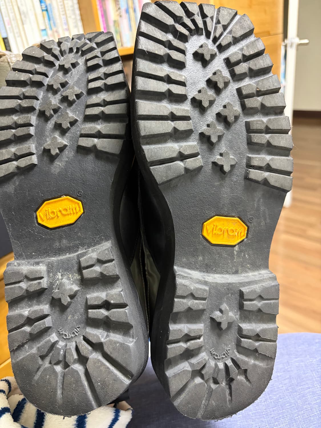 쏘유레슈어 hugo black 265size 상품이미지4