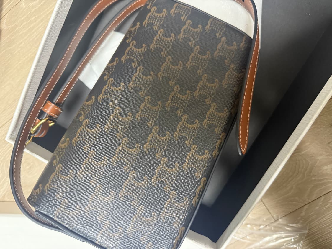 셀린느 클로드 숄더백 상품이미지5