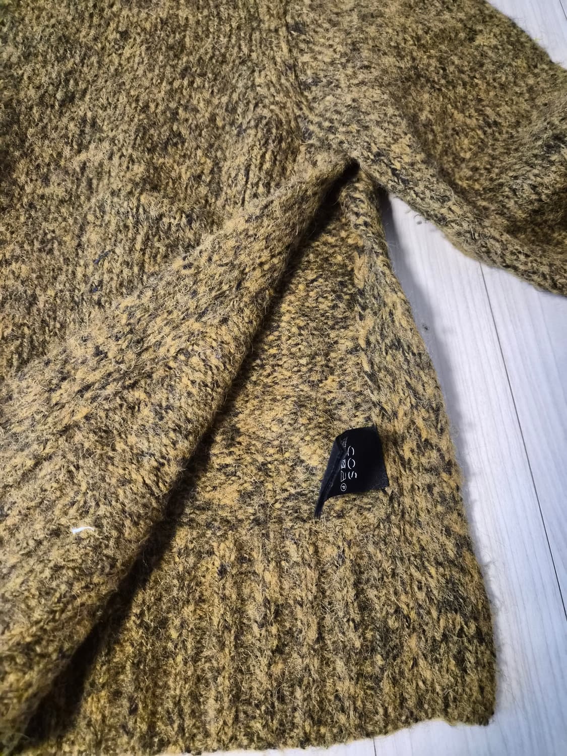 새상품 ​[COS] 코스 오버사이즈 브이넥 모헤어 믹스 니트 (머스타드/ 상품이미지5