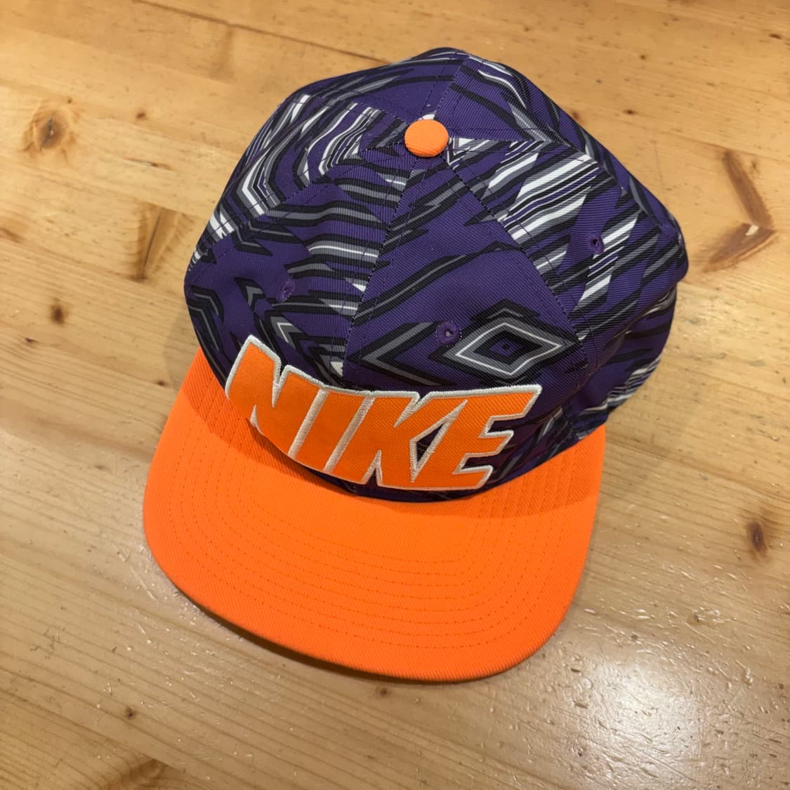 나이키 퍼플 패턴 로고 스냅백 상품이미지1