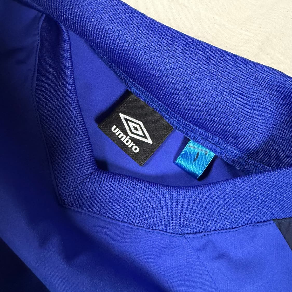 엄브로 감바 오사카 J리그 축구 웜업 유니폼 어센틱 상품이미지4