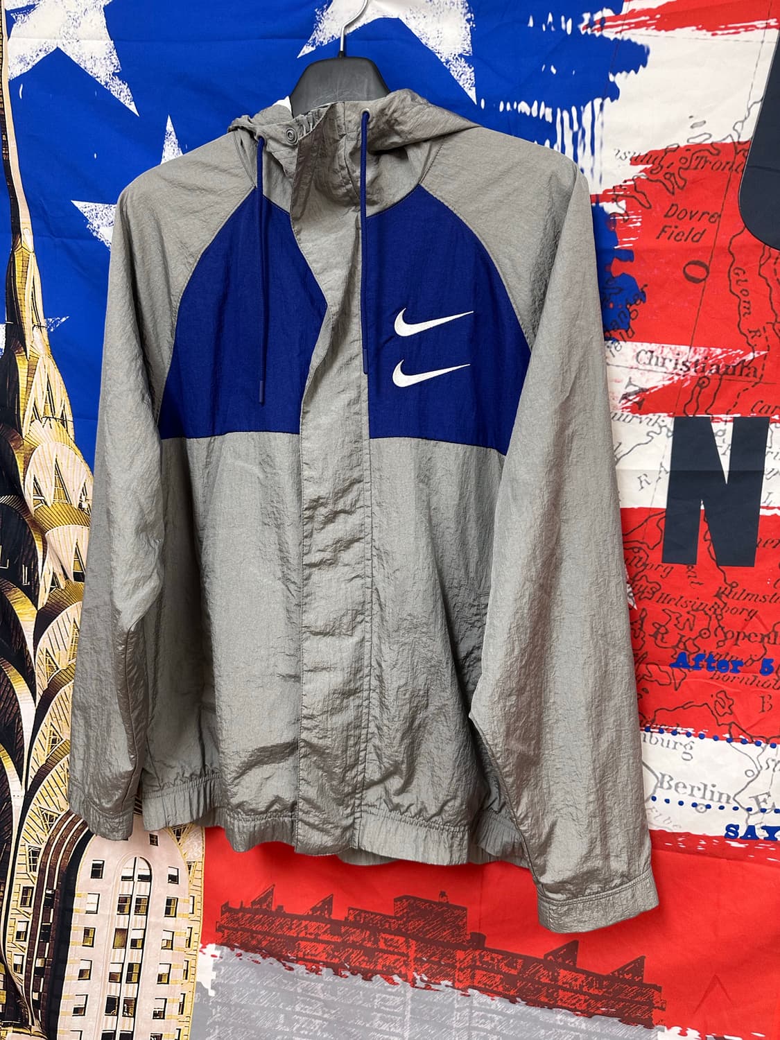 s급 나이키 스우시 실버 나일론 오버핏바람막이L100 상품이미지2