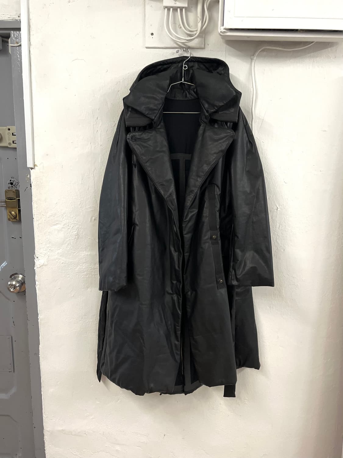 아이작 세럼 카프스킨 레더 패딩 코트 상품이미지6