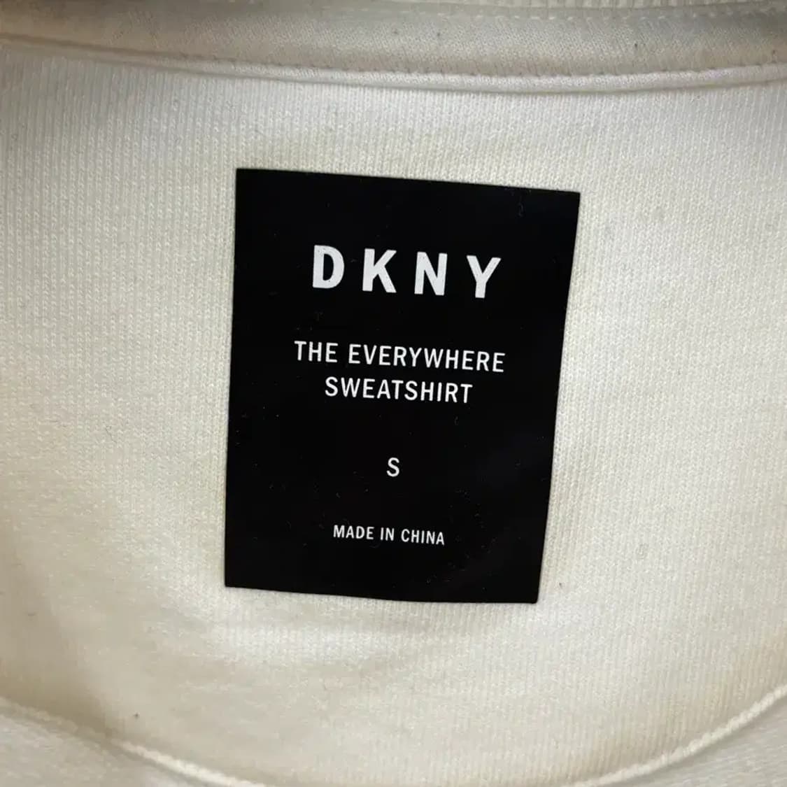 DKNY 페인트 드립 그래픽 맨투맨 상품이미지4