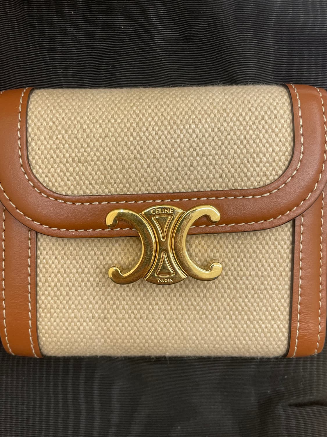 셀린느 트리옹프 캔버스 3단 반지갑 상품이미지2