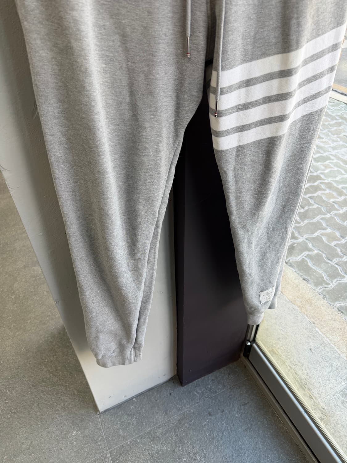 3/ 톰브라운 4-Bar 코튼 조거팬츠 상품이미지4