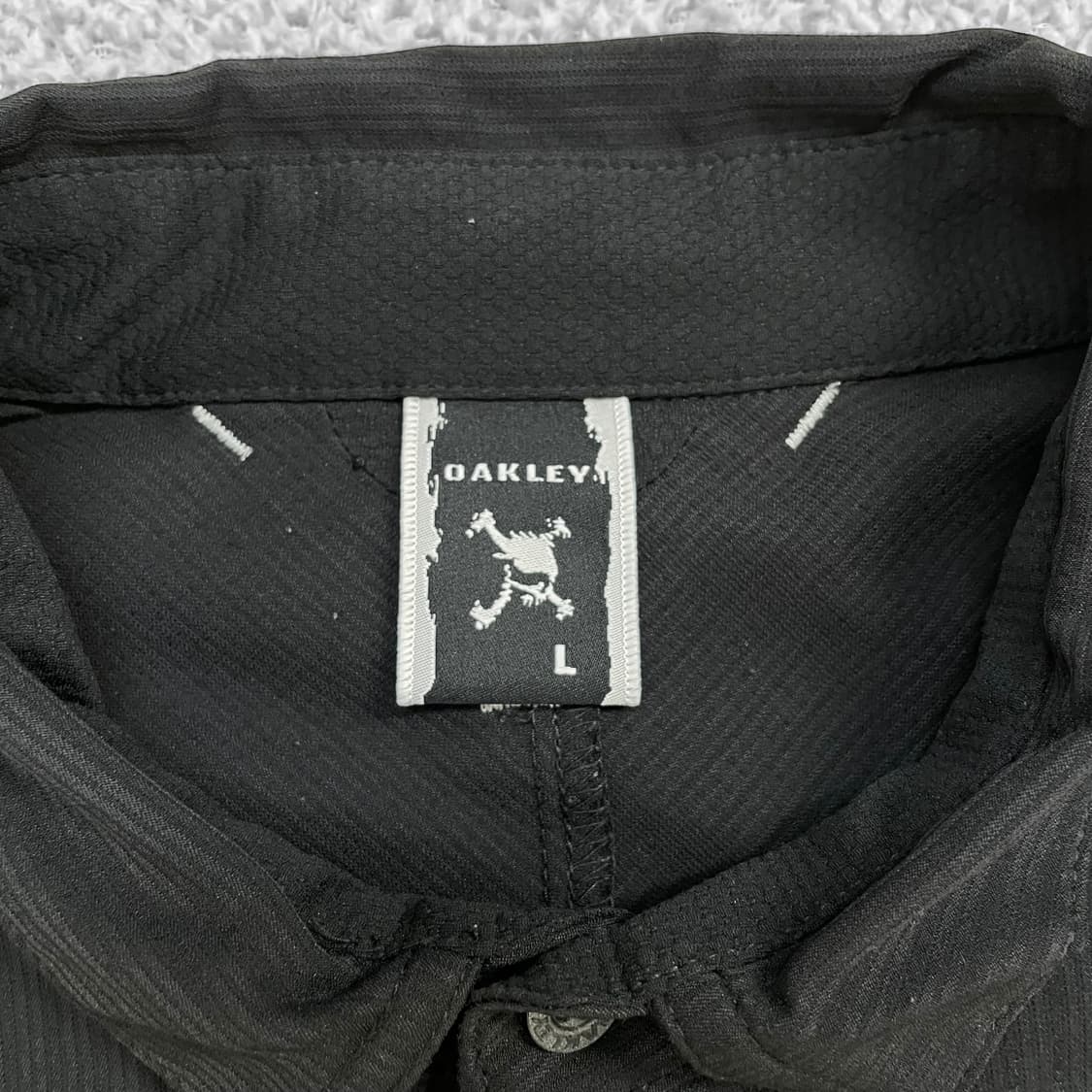오클리 Oakley 테크니컬 써클 로고 반팔 셔츠 블랙 상품이미지3
