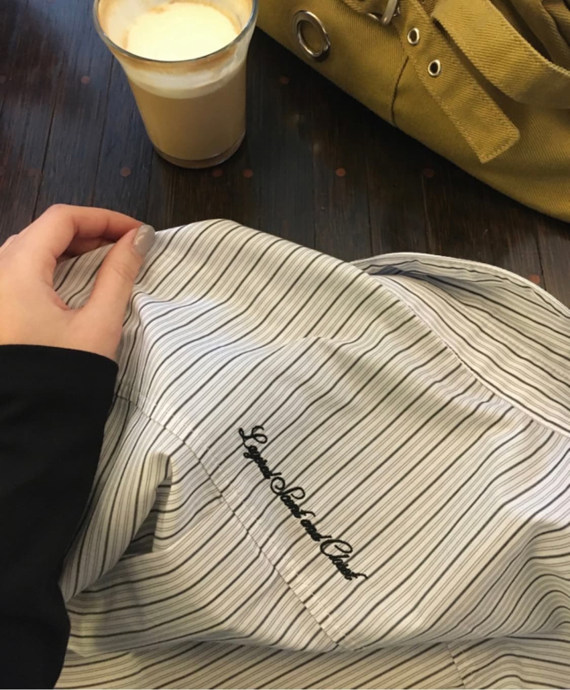 베이델리 오아 스트라이프 레터링 오버핏 셔츠 아이보리 상품이미지1