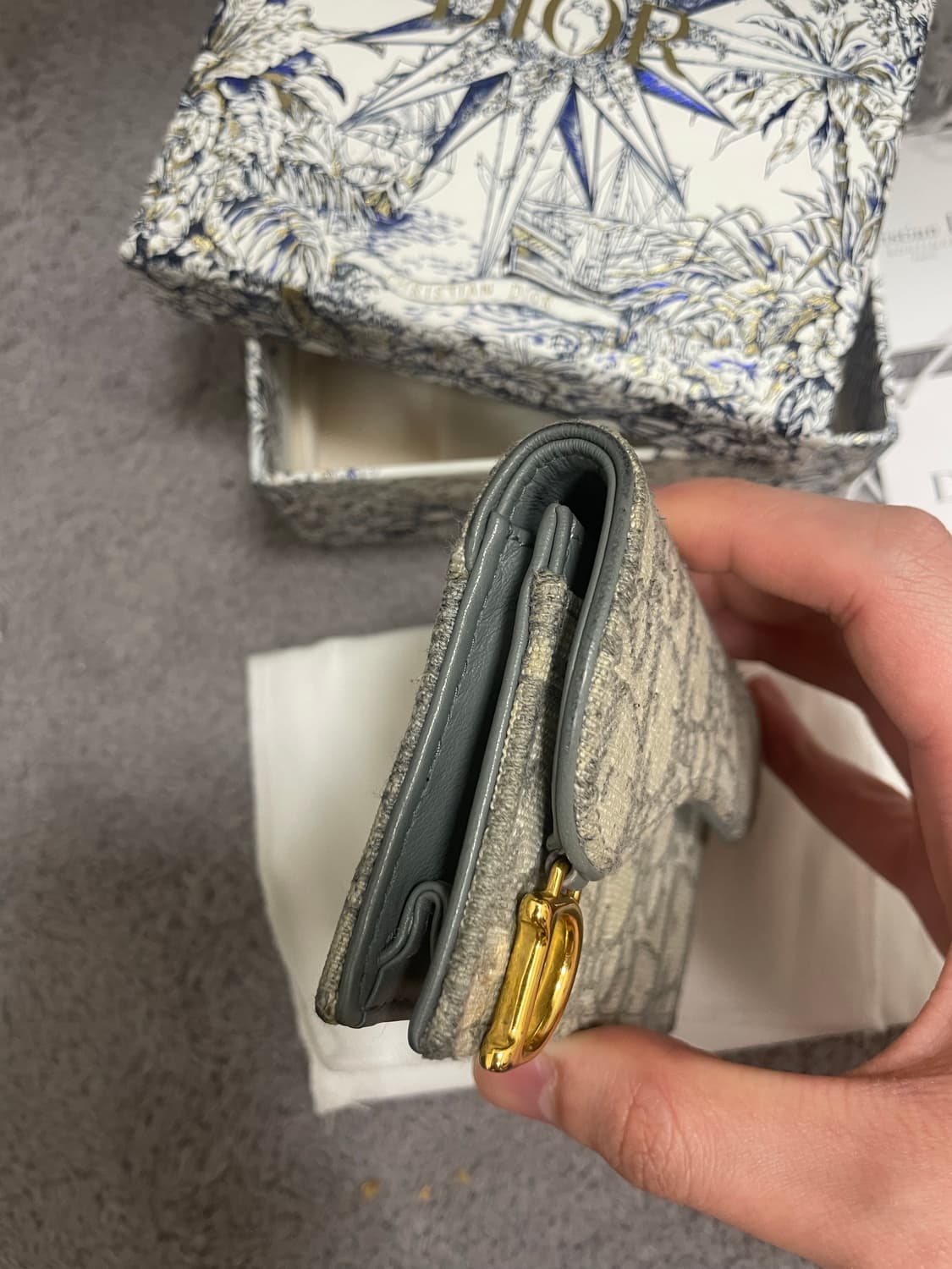 디올 오블리크 새들 여성 지갑 그레이 상품이미지3