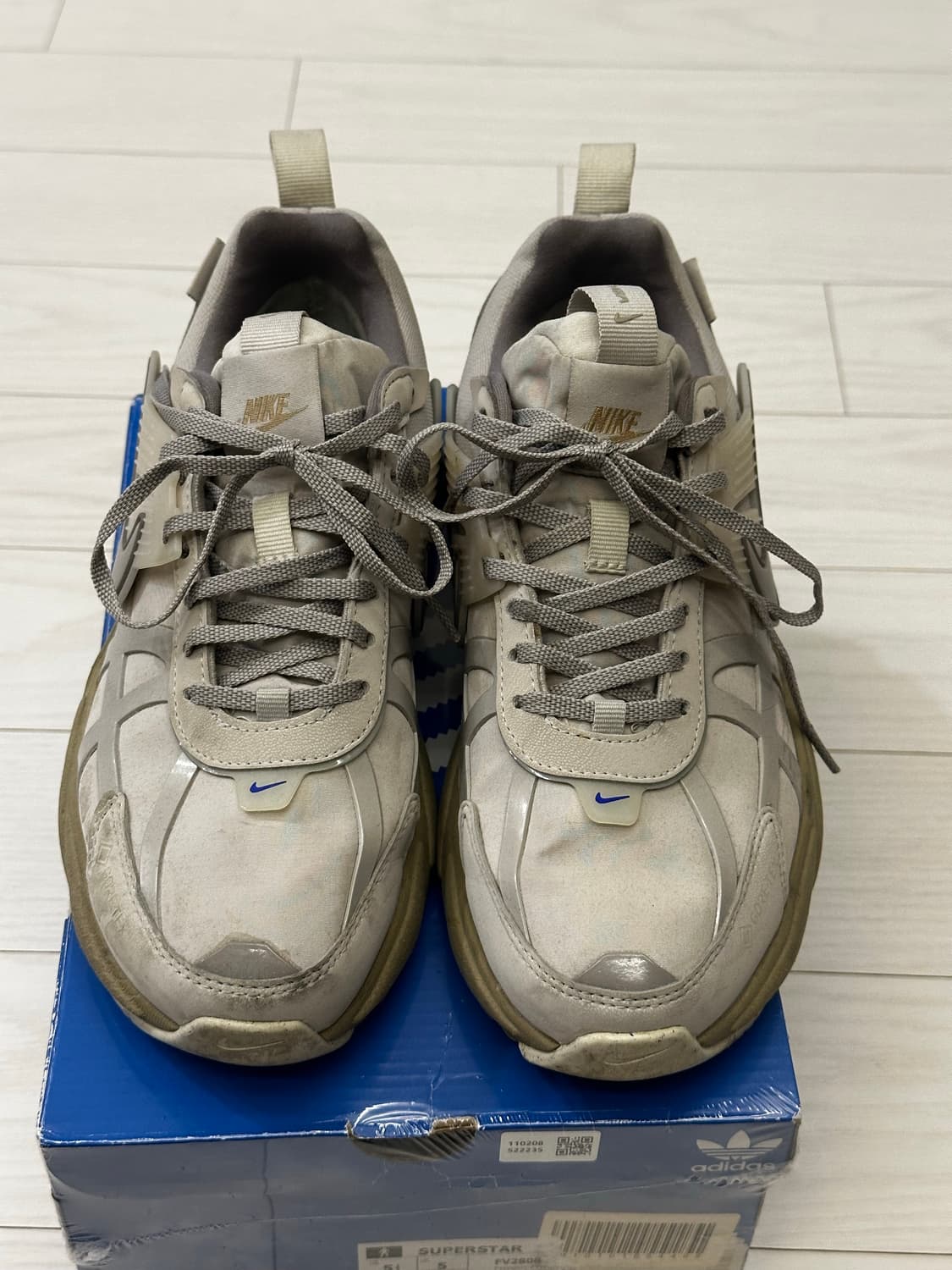 나이키 우먼스 V2K 고어텍스 라이트아이언오어카키 240mm 상품이미지1