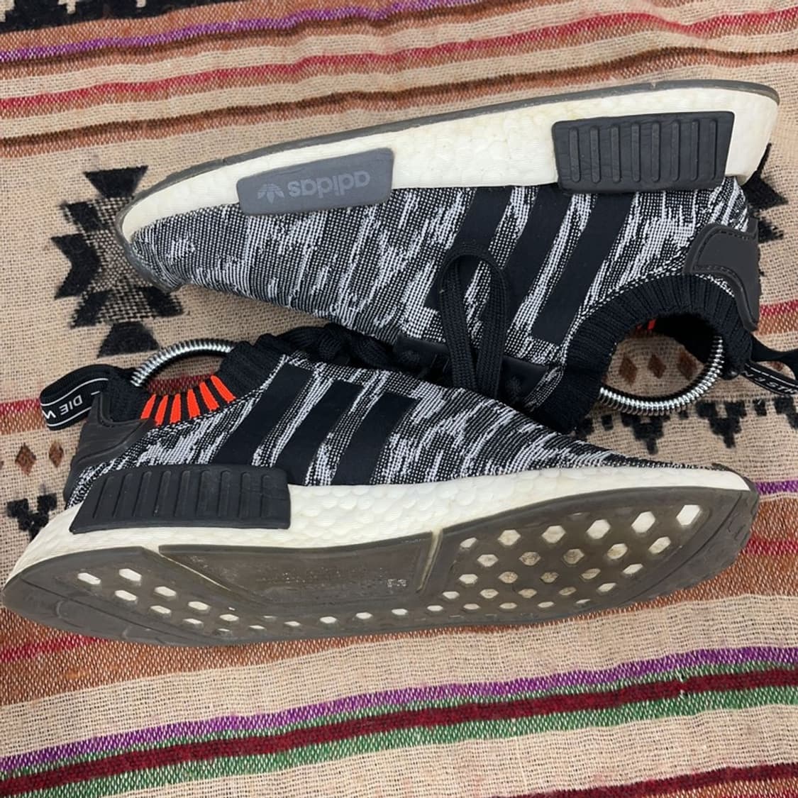 아디다스 NMD R1 블랙 글리치 런닝화 운동화 220 X01441 상품이미지3