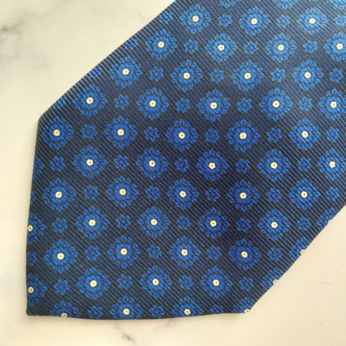 입생로랑 실크 블루 플라워 자카드 넥타이 9.9cm A+등급 K1323
 상품이미지7