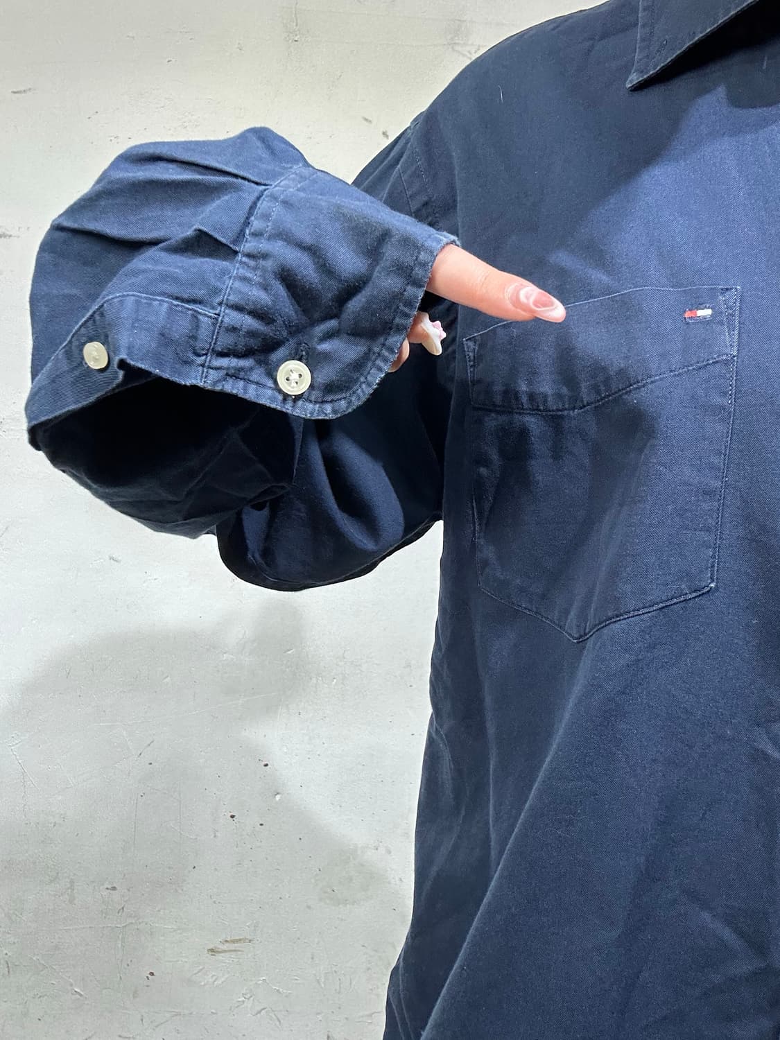 타미 힐피거 솔리드 네이비 오버핏 셔츠 M 상품이미지4