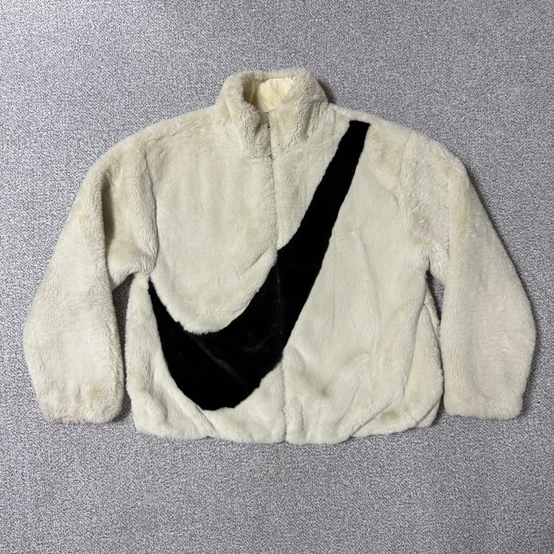 [정가 20만원] 나이키 NSW 포우 퍼 자켓 여성용 상품이미지1