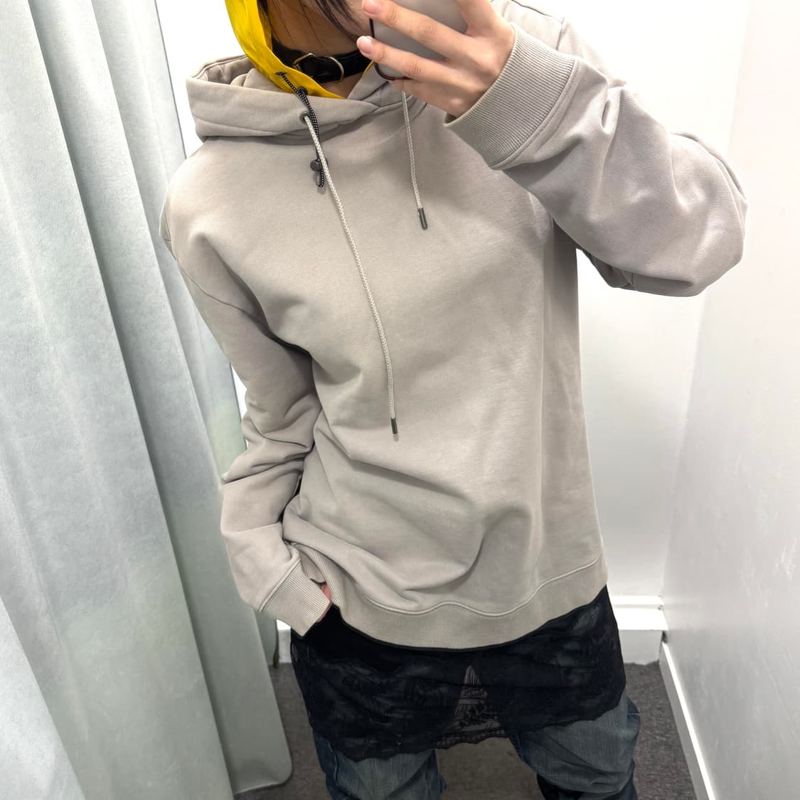 솔리드 옴므 그레이 옐로우 후드티 상품이미지2