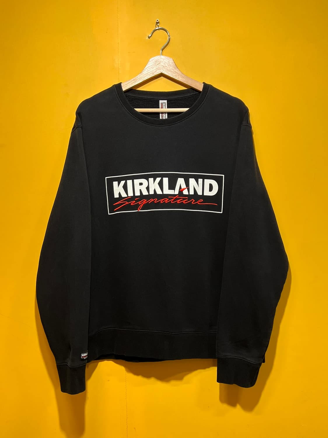 [L] 커클랜드 로고 크루넥 맨투맨 굿즈 상품이미지1