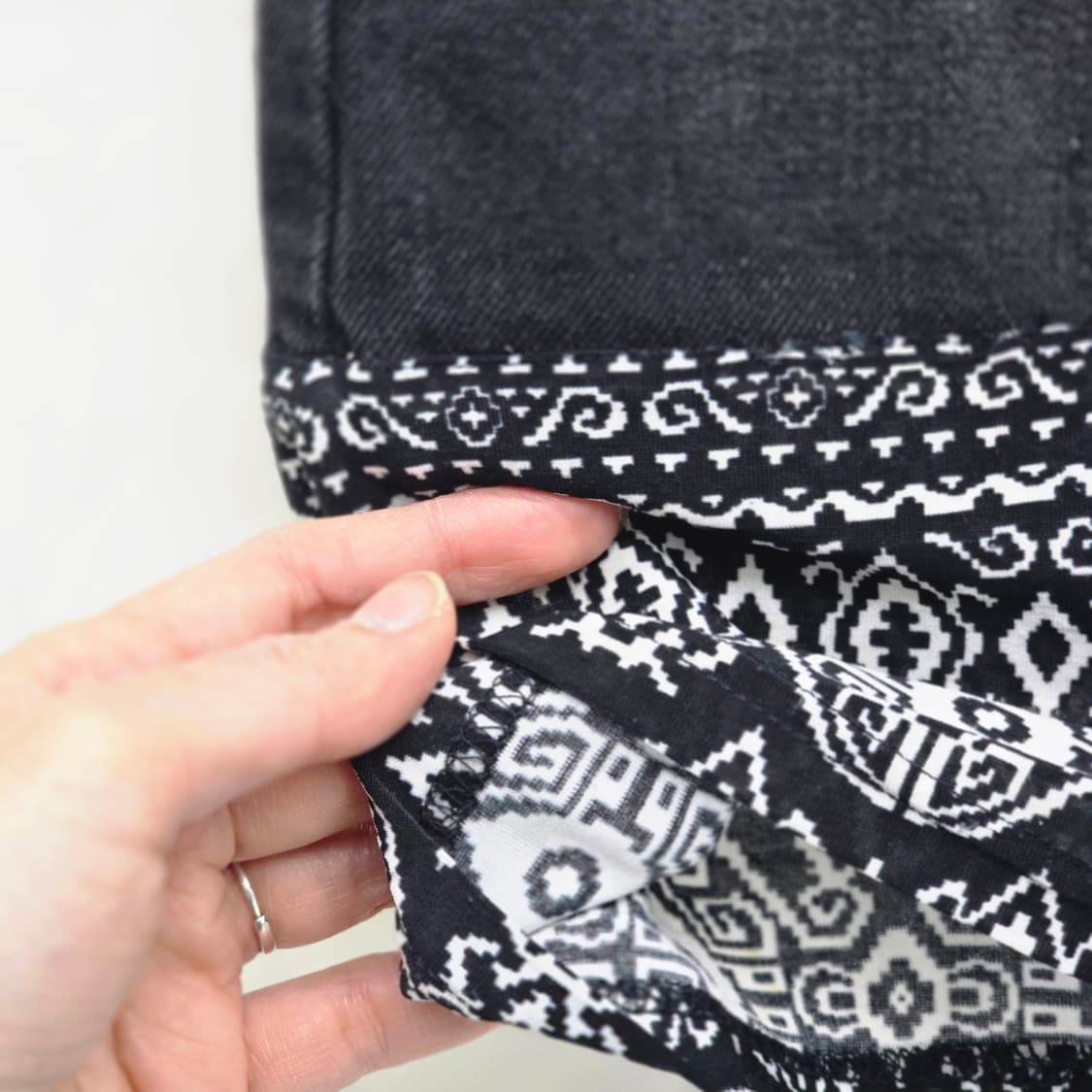 Y2K 블랙 데님 스커트 패턴 장식 상품이미지4