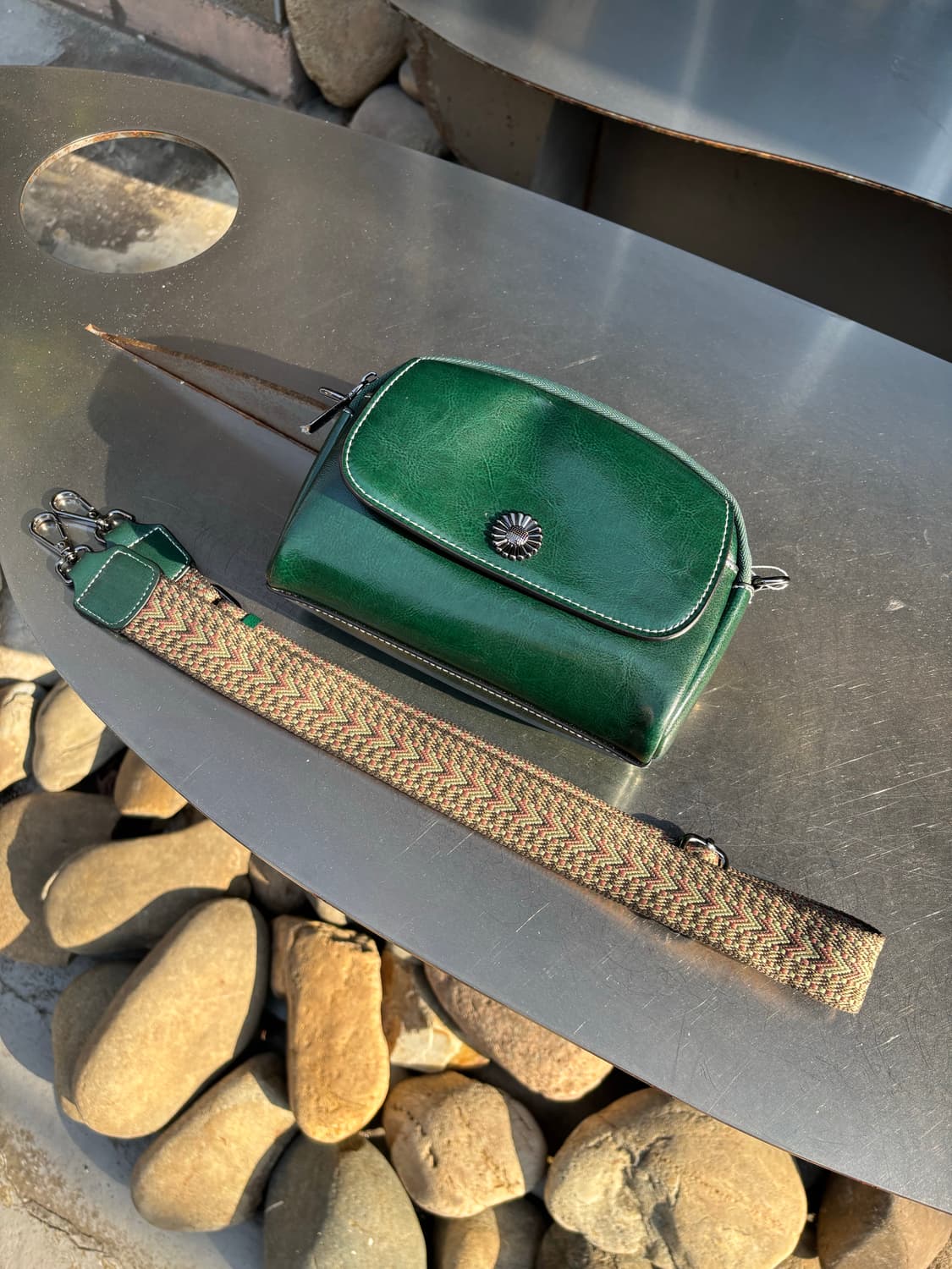 히피 에메랄드 레더 썬플라워 크로스백 상품이미지1