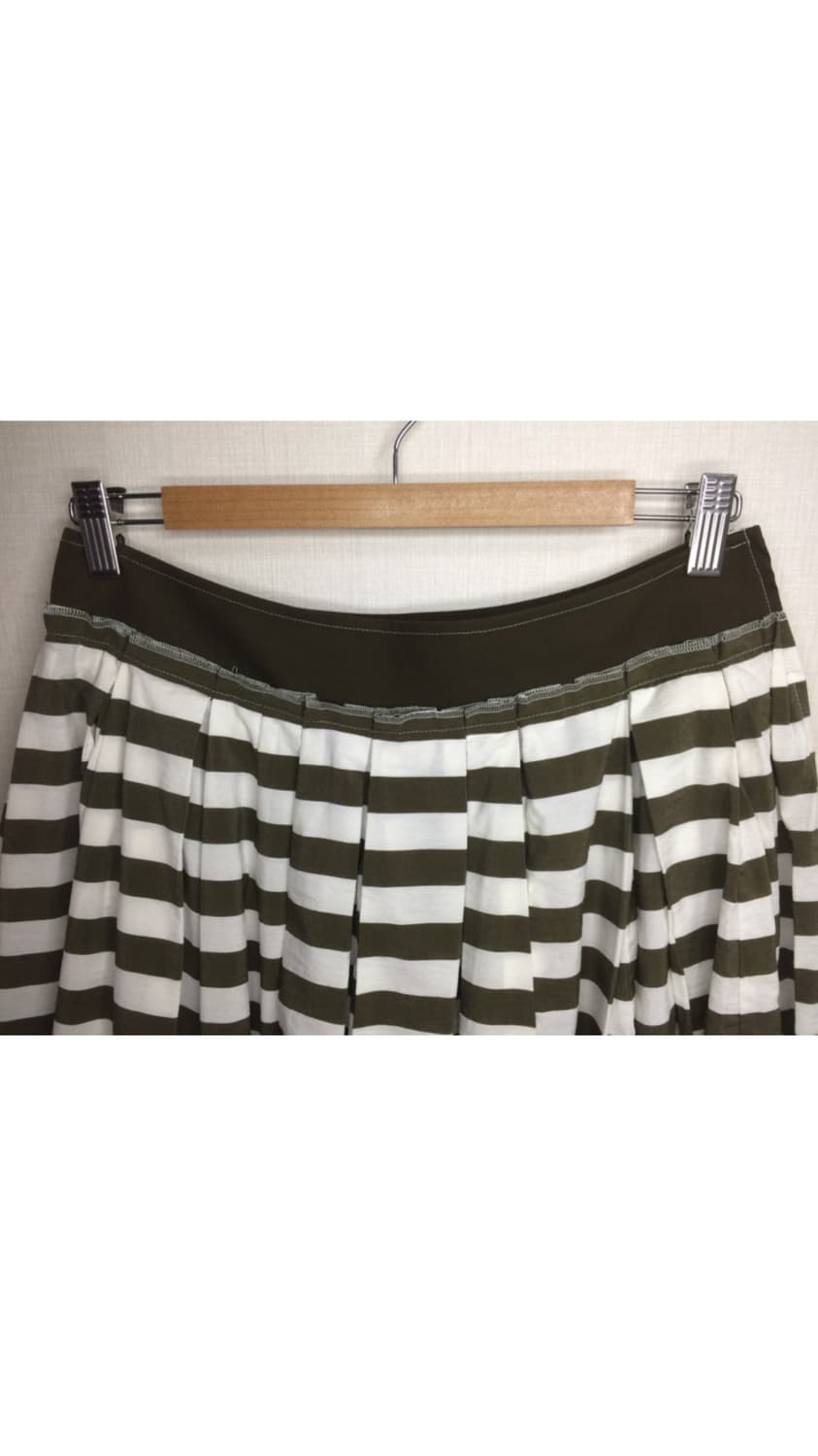 트리콧 꼼데가르송 브라운 글로시 스트라이프 스커트 상품이미지2