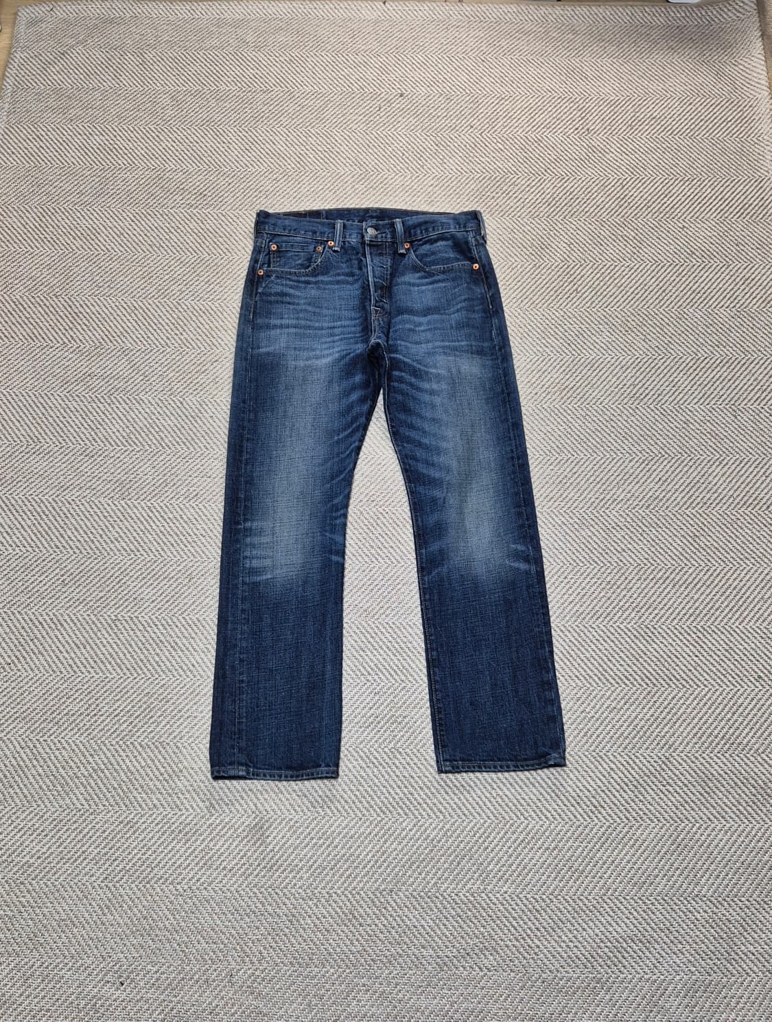 리바이스  501 ( p53 )

리바이스는 단순한 브랜드를 넘어, 17 상품이미지1