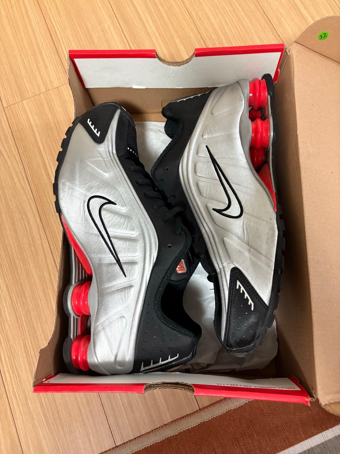 샥스r4 280 블랙앤메탈릭실버 상품이미지1