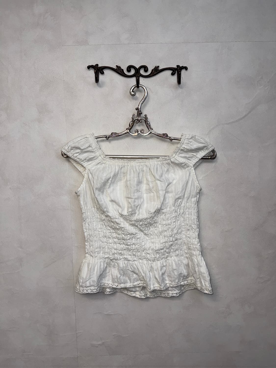 White cotton lace banding offshoulder bl 상품이미지3