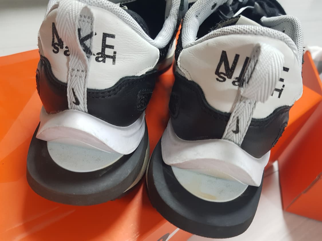 나이키 사카이 베이퍼와플 블랙 화이트 265 상품이미지7