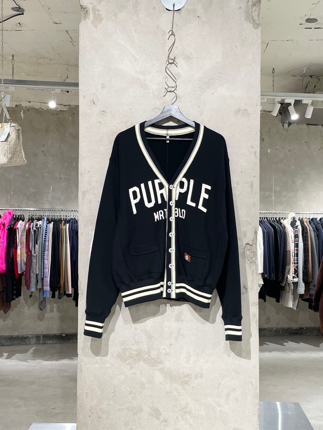 코키 24S/S 블랙 카우하이드 패치 스웻 가디건 상품이미지1