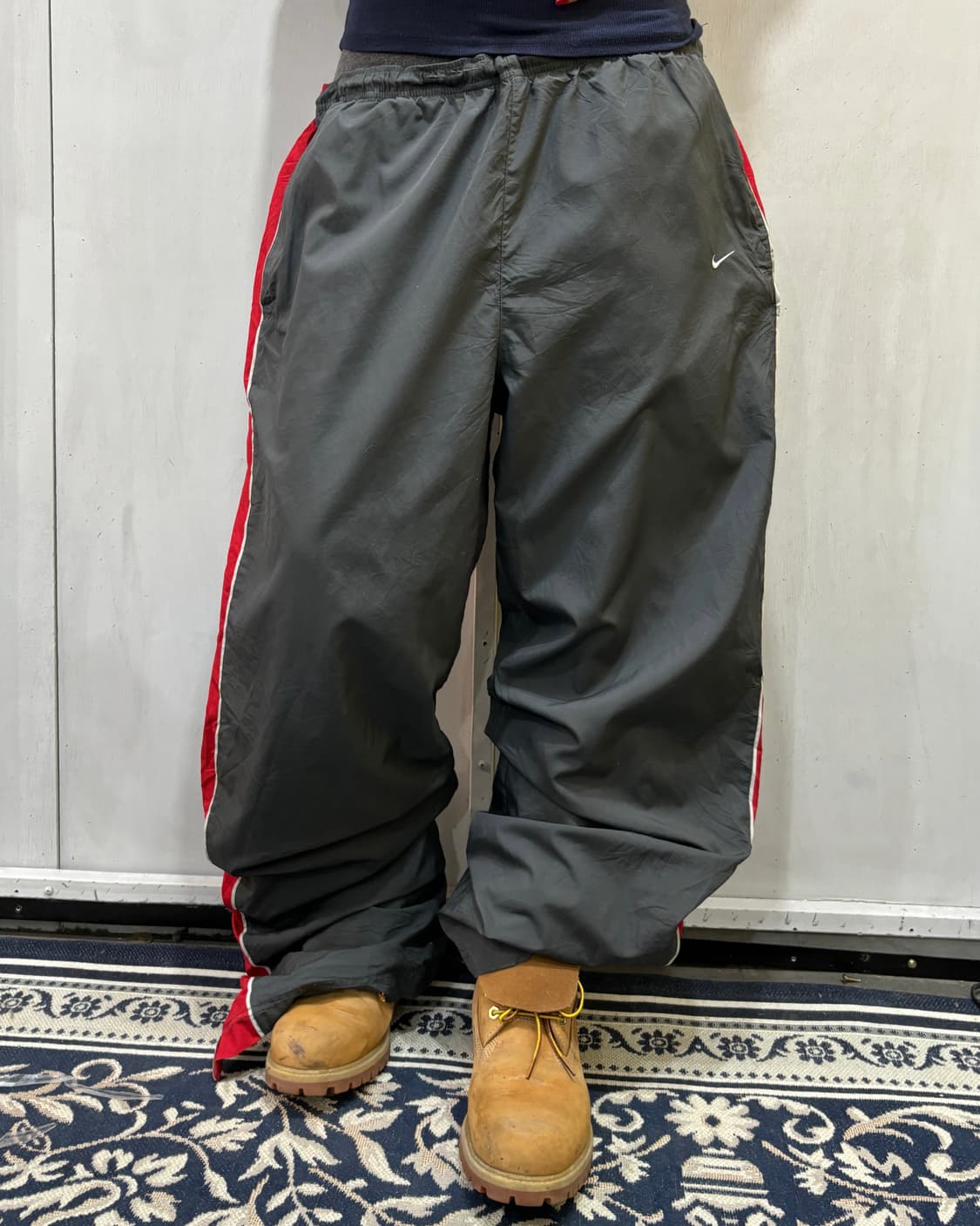 90s NIKE 그레이 & 레드 나일론 트랙 팬츠 상품이미지2