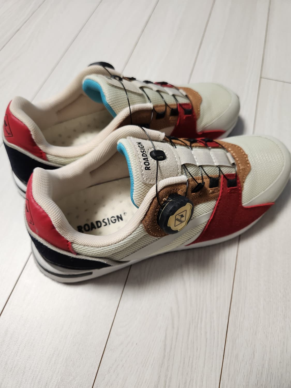 새상품급)로드사인 운동화 여성 다이얼 스니커즈 사이즈240

여러 중고사 상품이미지3