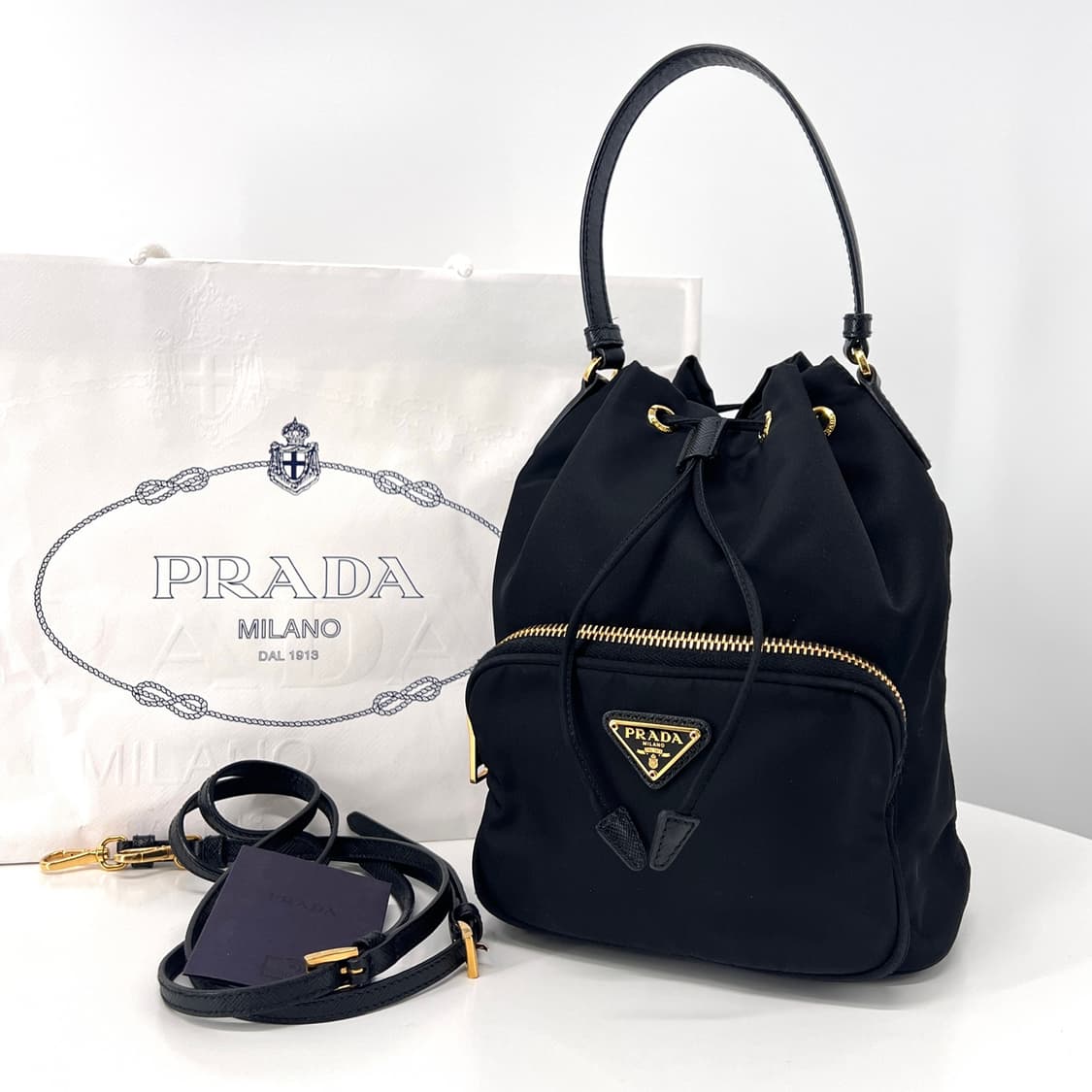 프라다 삼각로고 나일론 테수토 버킷백 블랙 상품이미지1