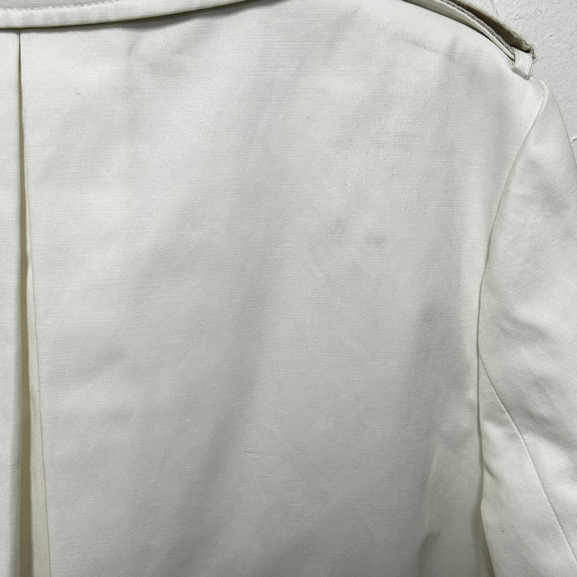 어나더라운지 화이트 트렌치코트 상품이미지6