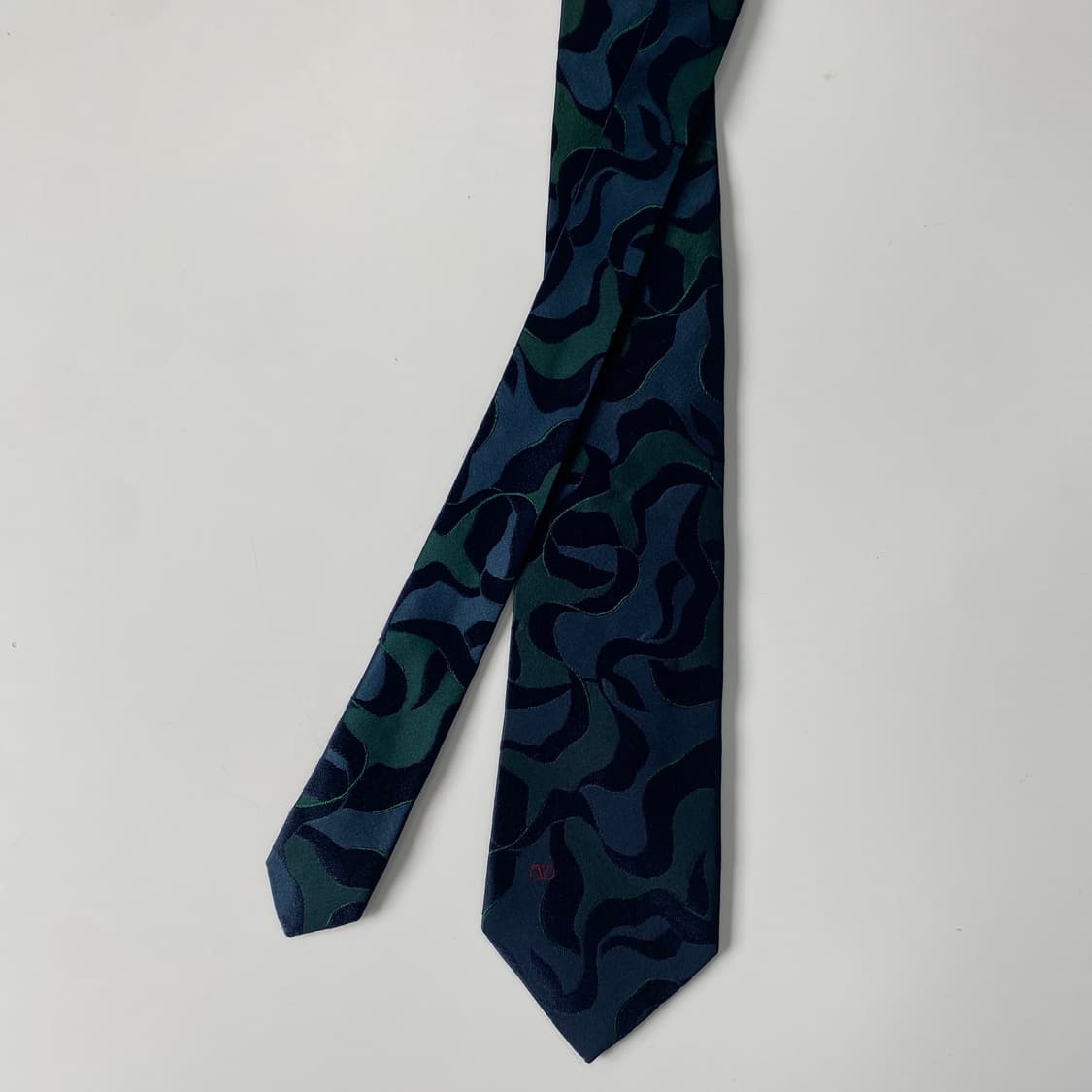 발렌티노(VALENTINO) 심플로고 정품 명품 넥타이8.1cm 상품이미지2