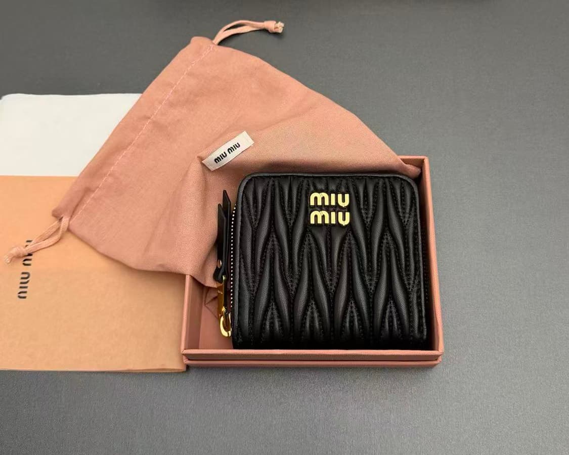 미우 미우 마테라쎄 나파 가죽 동전 지갑 블랙 상품이미지5