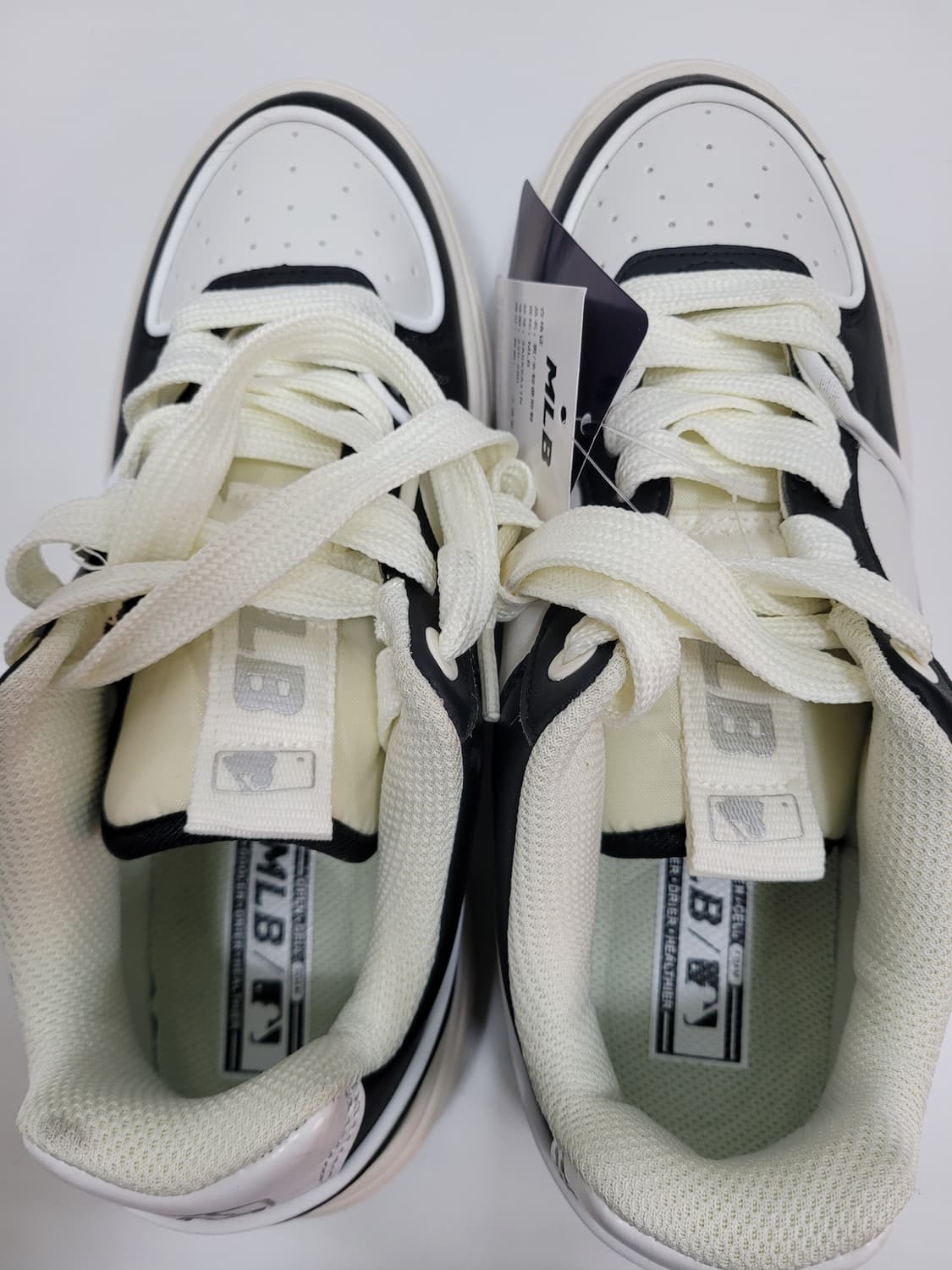 새상품)MLB 청키라이너 뉴욕양키즈 스니커즈 운동화 / 남 275 흰검
 상품이미지7